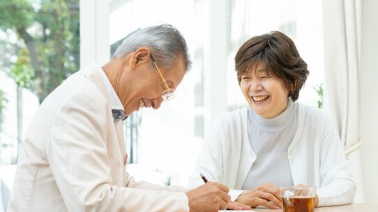 高齢者の割合がこの67年で約6倍に!「平均寿命」も「高齢化率」も世界トップの日本【最新版・世界平均寿命ランキング】