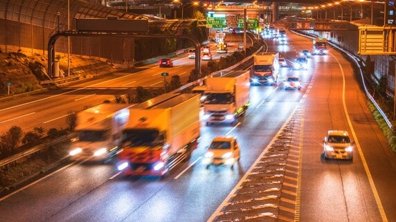 7月予定だったのに…高速道路「深夜割引見直し」めど立たず、一般企業も「経営戦略」「価格設定」の見通しに困惑