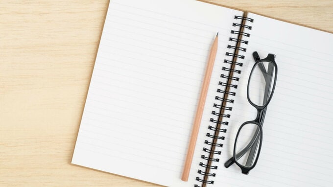 白内障手術後、視界が青く･･･原因と対処法を探る