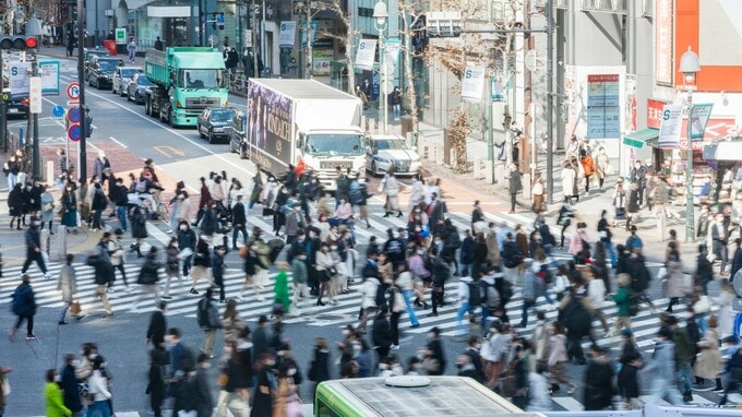 笑わない日本人と「中国より息苦しい」窮屈な日本社会の現実