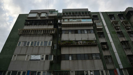 金融機関が事業に融資するときに見るのは、その人の経営力と純資産だという。（※写真はイメージです／PIXTA）