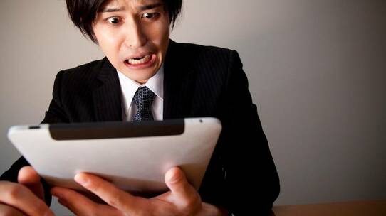 氷河期世代の万年課長、ようやく回ってきた「部長の椅子」に大はしゃぎだが…思わず部下も血の気が引いた「部長の恐るべき給与額」