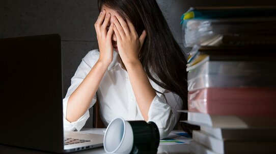 ミスが目立つ、仕事が遅い…実は「ストレスのサイン」かも。社会人のためのメンタルヘルスケア