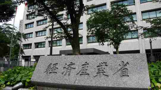 「もう限界だ!」年収1,200万円・2人の子育てに疲弊するシングルファザーの傷口に塩を塗る「西村経産相の妄言」