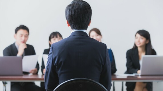 「自分に合った仕事がわからない」…転職したくてもしない人が増加。一方、非正規雇用者に「景気」や「社内方針転換」のしわ寄せが【経済学者が解説】