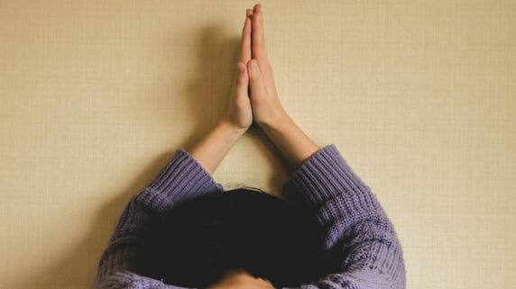 お母さんにしか言えなくて…年金11万円でほそぼそ暮らす72歳母、専業主婦の42歳娘から「涙ながらのお願い」に絶句【FPが解説】