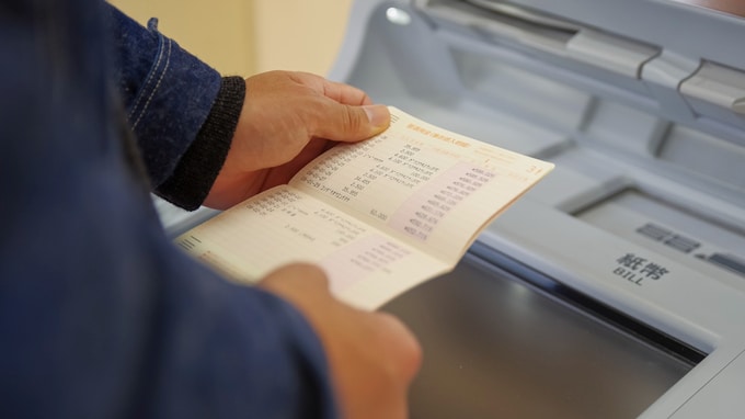 63歳のときに〈特別な年金〉をもらい損ね悔しい思いをした元会社員。70歳まで待って〈年金繰下げ受給〉で年金72万円が入金されているはずが…4/15、ATM前で「おかしいだろ！」と絶叫した理由【FPが解説】