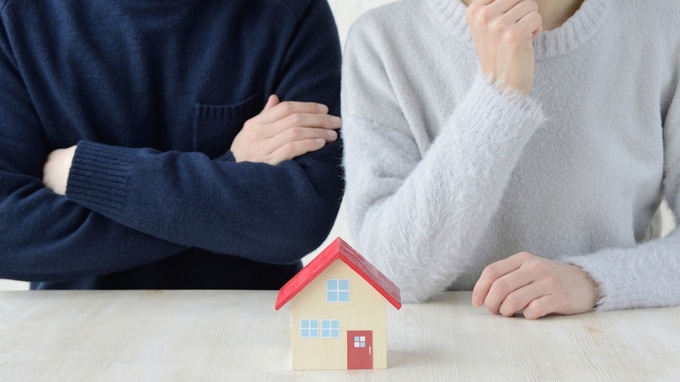 「あいつの真似をしなければ…」“勝ち組”同期を真似して住宅ローン〈1,500万円〉一括返済→3年で貯金激減。自ら“命綱”を捨てた夫婦の誤算【FPが解説】