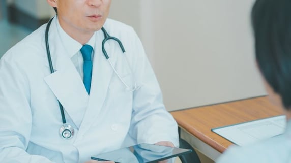 未経験可で「年収3,000万円」の求人も……美容医療業界を揺るがす「直美」問題の危険性【専門医が警鐘】