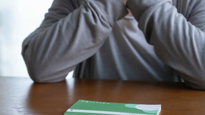 〈老後資金2,500万円・年金32万円〉夢見た“安心老後”が一変…65歳夫婦「“あるSNS投稿”から大転落」のワケ