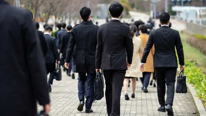 「年収450万円止まり」の人の特徴…。平均年収から「2000万円」になるための“必須要素”