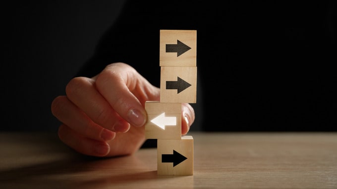 「会社はつぶれるようにできている」…それでも生き残る企業、そのまま終わる企業の“分岐点”【経営コンサルが解説】