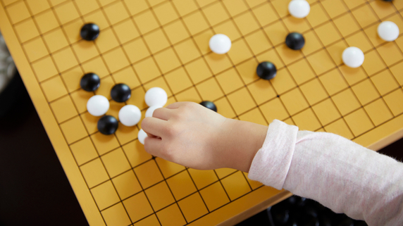 大人も子どももゲーム感覚で挑戦…張栩九段の「囲碁パズル」