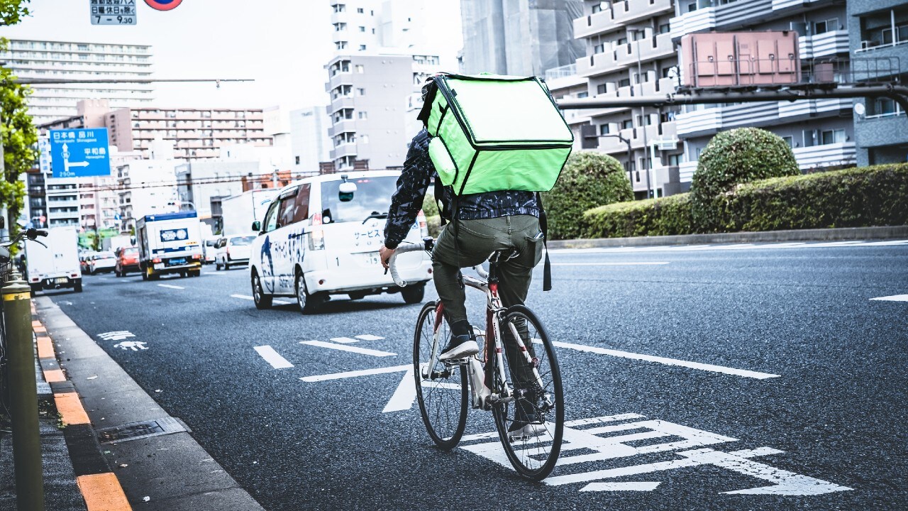 サラリーマン副業「20万円」「21万円」稼ぐ、どっちが正解?