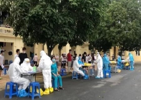 医療報告と体温チェックの現場