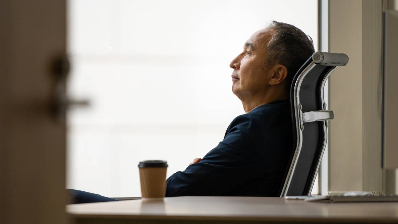 50歳社長、長男に株式を贈与したい…でも経営は任せられない【税理士が解説】