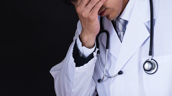 苛酷な労働環境、多額の税金…医師が置かれる厳しい現実とは?