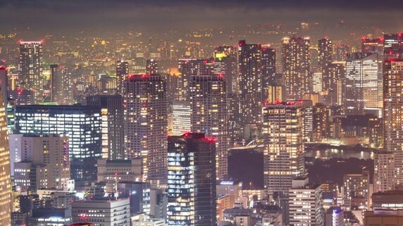 世帯年収1,800万円の30代“勝ち組”夫婦、夜景の綺麗な1億2,000万円タワマン暮らし・高級外車でショッピングの〈華やかな暮らし〉を満喫も、わずか4年でプライドズタボロの「貯金ゼロ生活」に転落したワケ【CFPの助言】