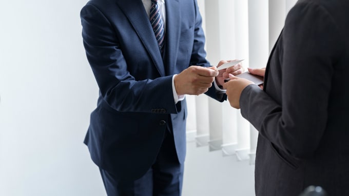  銀行員が経営者に「自行の人材の採用」を勧める裏事情