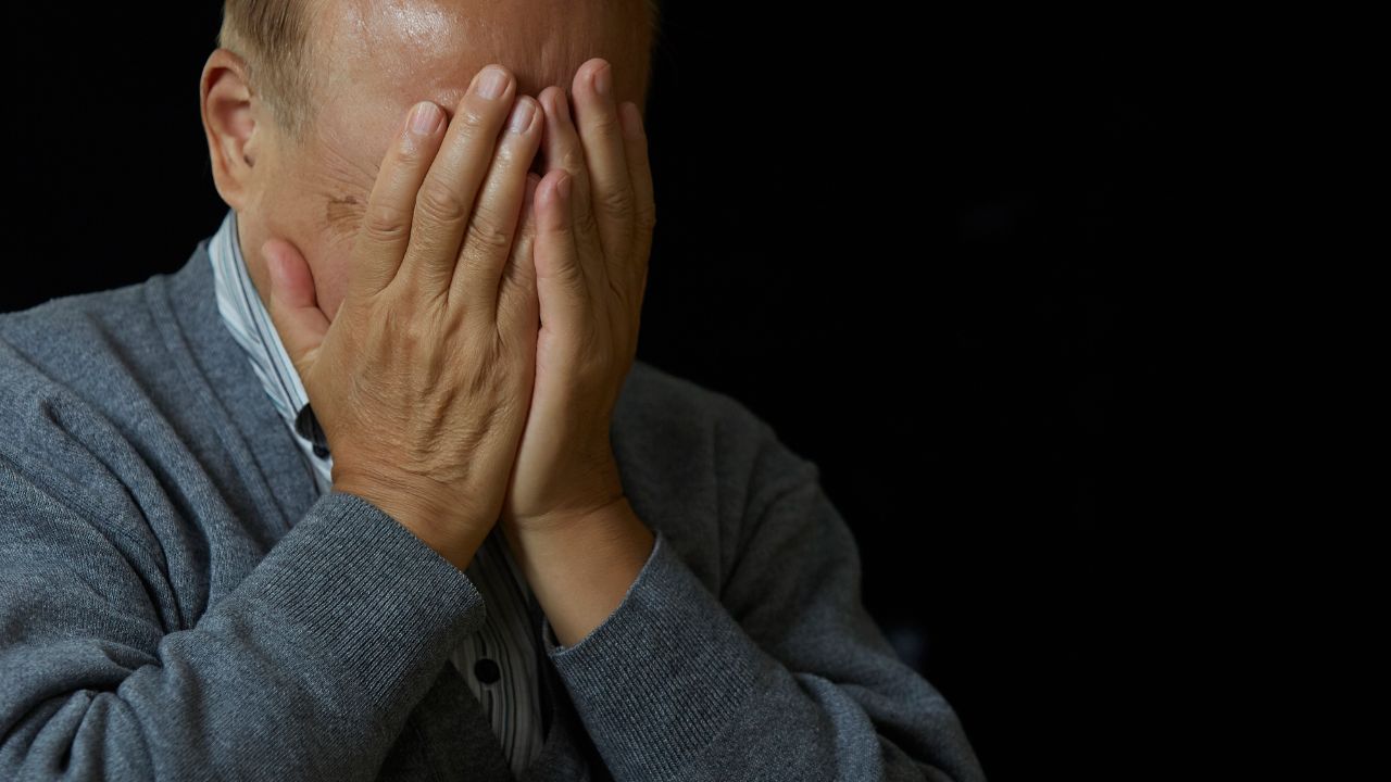 何のために生きてきたのか…74歳、貯蓄8,000万円の絶望。元・猛烈社員が、老人ホームの「入居一時金」を振り込む瞬間に咽び泣く、人生最大の誤算