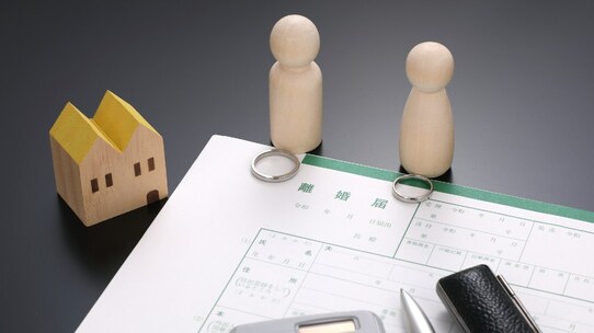 離婚から10年…シングルマザーが「元夫の住宅ローン破産」で追い込まれた地獄【不動産のプロが解説】