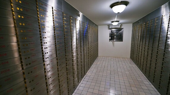 貸金庫、お持ちですよね？…税務調査官が拾い上げた紙片から、オーナー社長の相続税の追徴「約4,600万円」が発生した、まさかの理由【税理士が解説】
