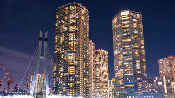 「私、何やってるんだろう…」手取り20万円弱・20代女性。〈親戚名義のタワマン〉での“セレブ風生活”で知った虚しさと現実