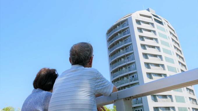 「階段のない暮らしが、こんなに楽だなんて…」〈年金月31万円・貯蓄4,700万円〉70代夫婦、住み替え後に実感した幸せ