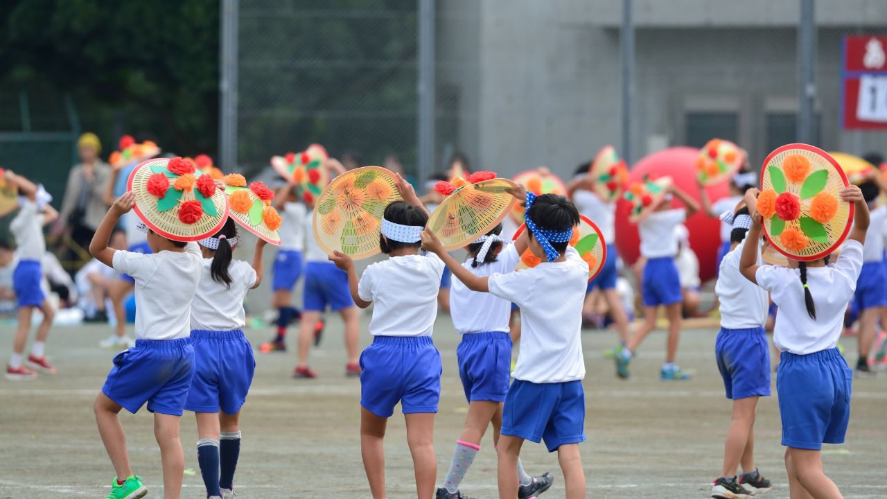 「えっ、なんだこりゃ…？」65歳定年祖父、張り切って初めて見にいった“孫の運動会”での「衝撃光景」