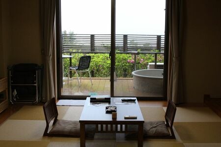 （亀の井ホテル伊豆高原　客室からの眺望（静岡県）／PIXTA）