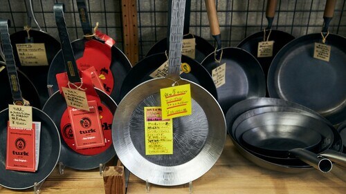 価格は2万7500円。「錆びない」「変形しない」「焦げつかない」「受け継げる」の特性を実現した「エバーグリル」。