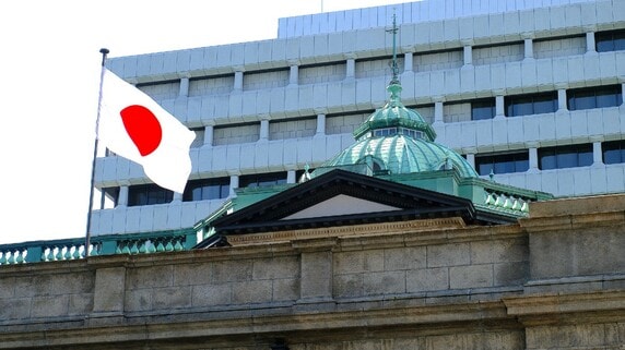 株もドルも、本当に上がったぞ！ …アベノミクスで起きた「不思議な出来事」。日銀総裁の自信に満ちた記者会見の裏側【経済評論家が解説】