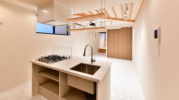 都心の狭小地に挑む「高級感×高収益」の空間創出…めぐる組が証明するRC賃貸住宅の現場力