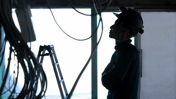 【民泊経営】「先払い」が招く遅延・施工不良の地獄…トラブル事例から学ぶ「悪質な工事業者の対処法」