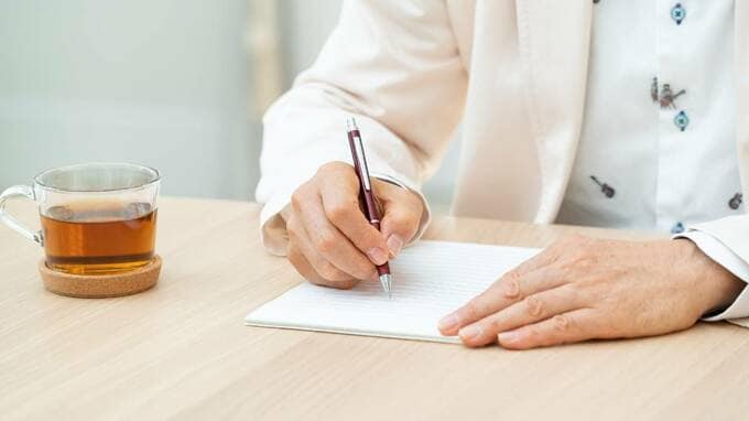 「文字が読めない…」漢字も仮名も、1文字も書けない。失語症になった夫のリハビリ生活 