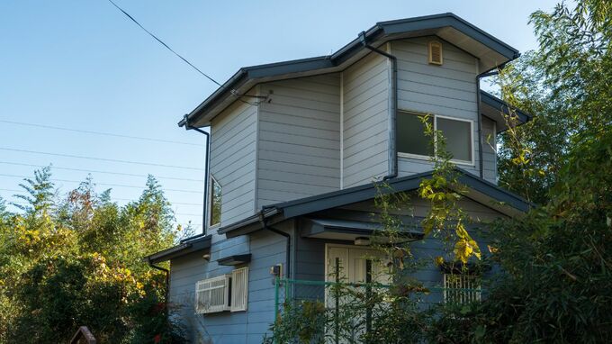 周辺には空き家も多く、簡単に売れそうになくても…実家を相続したら、まずは〈売却〉を検討すべきワケ【空き家収益化のプロが解説】