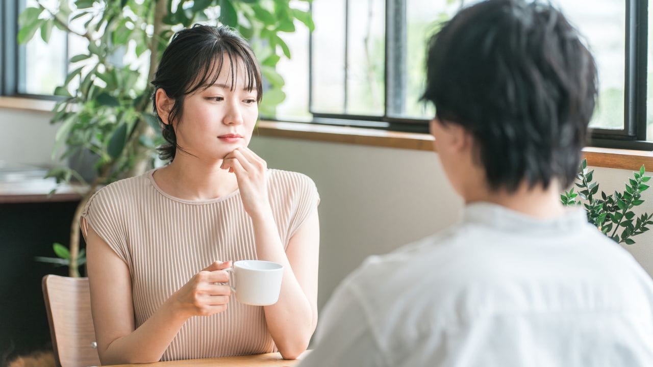 「実家暮らしはいいよね…」手取り月収27万円・34歳女性の本音。NISAを勧める年下彼氏に対して、結婚前に芽生えた〈どす黒い感情〉の正体