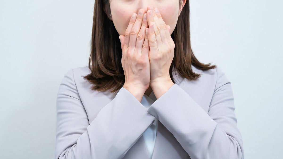 日本人「もしかして、『I was surprised!(驚いた)』って“受動態”…!?」 英語「お気づきになりましたか」 | ゴールドオンライン