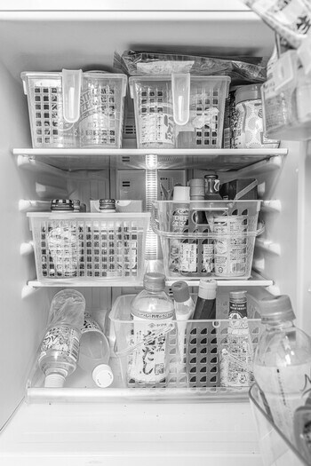 メッシュ状のケースにカテゴリ別で収納