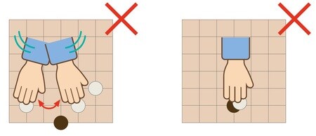 石を置いてから動かしたり、相手の石の上に置くことはできません。［図表3］