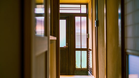 人が亡くなっていると聞いたんですが！入居者からの1本の電話に戦慄「何かの間違いでは」…〈心理的瑕疵〉発生の境界線【事故物件の「オバケ調査員」が解説】