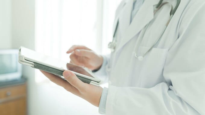 子どもが「若年性白内障」に･･･治療方法は？