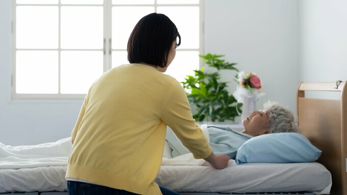 「親を老人ホームに入れられない」…「氷河期世代・非正規」に襲いかかる「2025年問題」の悲惨