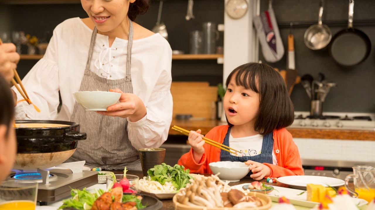 「パパ、久しぶりに焼肉行きたいな」…埼玉に引っ越してから外食が減った理由を知らない娘。〈4,500万円フルローン〉を組んだ40歳夫は「ママに聞いて」と言葉を濁し、妻が静かにキレた夜