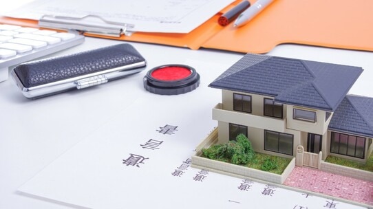 【資産総額8000万円】74歳母「お前に継がせる財産はない!」借金まみれの長男を切り捨て…〈長女にだけ相続させる〉方法は?【争続事例】