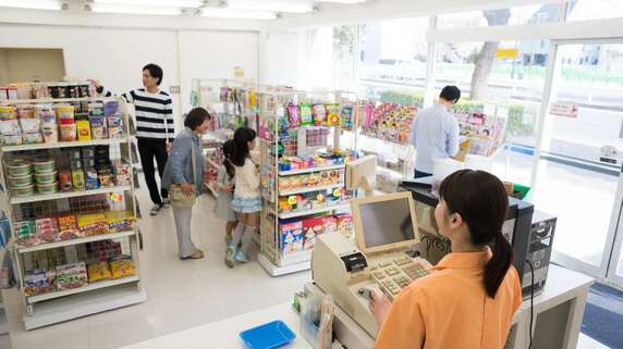 日本の商品は質が高い！ だからこそ〈7店舗を経営するコンビニオーナー〉が競合と差をつけるために必ず実行している「4つの原則」とは？