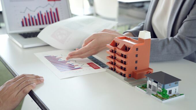 年収700万円からの融資戦略…「借入限度額」「返済比率」「金融機関の属性評価」の裏側【FPの解説】