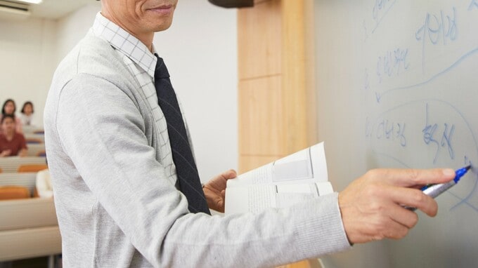 新人大学教員の困惑「ほかの教授と交流しにくい」「講義のレベルをどうすれば…」