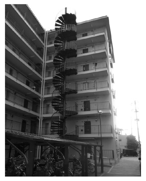 補強前のらせん階段