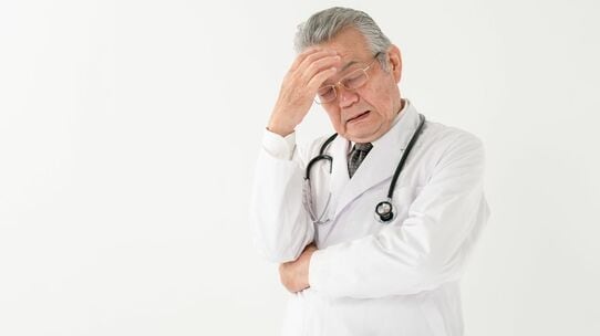 クリニックは、もう閉じることにします…〈医院承継〉の夢果てた67歳・開業医の“無念”。「どこで何を間違えたのか」【富裕層専門FPの相談事例】